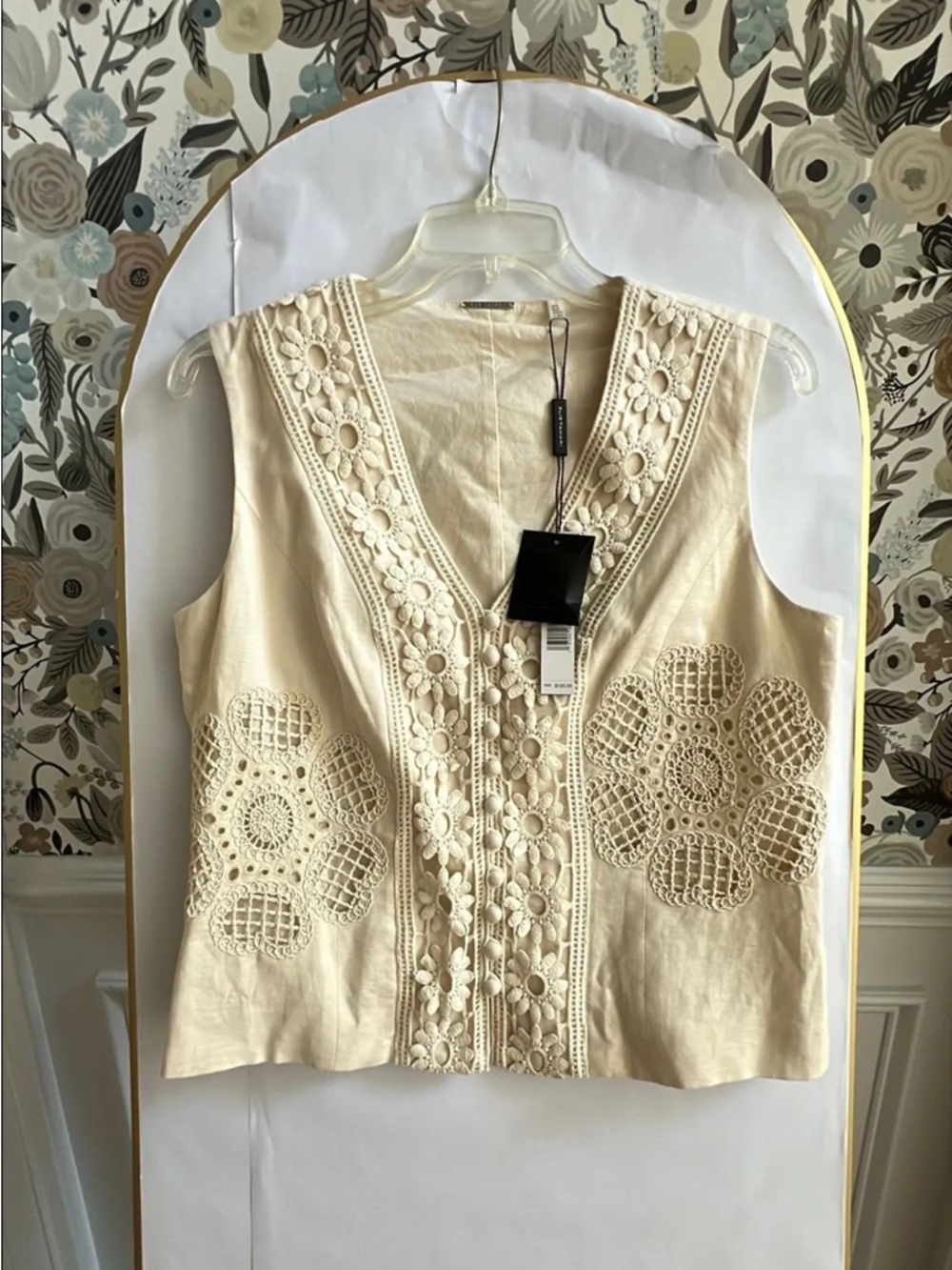 Elie Tahari button up cream vest